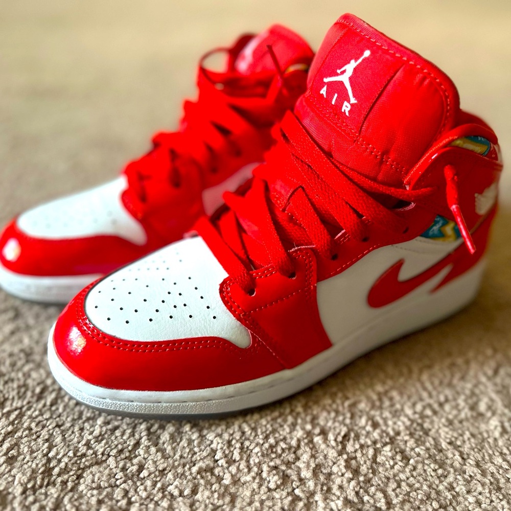Girls Jordan 1 Basketball Shoes (5Y)